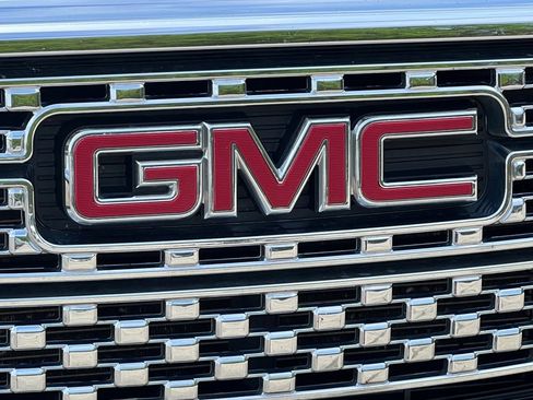 Used 2018 GMC Acadia Denali w/ Technology Package AWD/4WD image 47