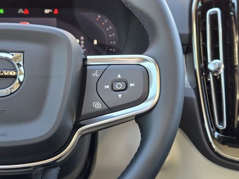 New 2026 Volvo XC40 B5 Plus w/ Protection Package Premier image 32