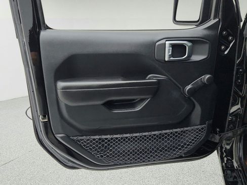 Used 2018 Jeep Wrangler Unlimited Sport AWD/4WD image 24