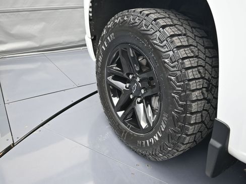 Used 2022 Chevrolet Silverado 1500 Custom image 30