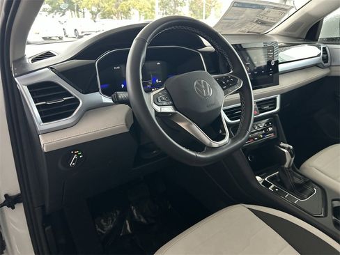 New 2026 Volkswagen Taos SE image 13