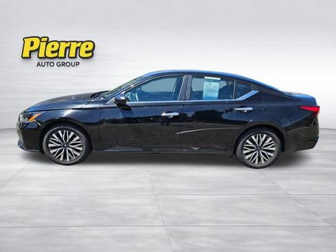 Used 2024 Nissan Altima 2.5 SV FWD image 3