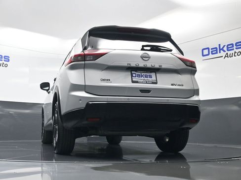Used 2024 Nissan Rogue SV image 44