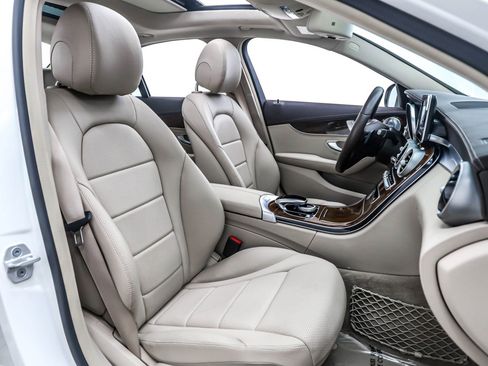 Used 2015 Mercedes-Benz C 300 Sedan image 6