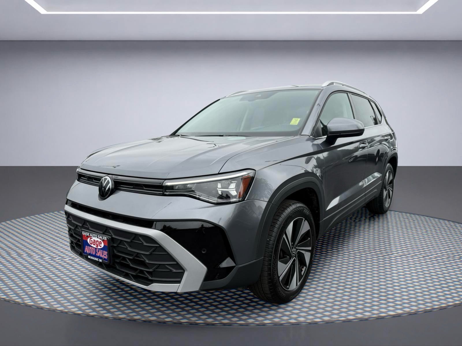 Used 2025 Volkswagen Taos SE AWD/4WD image 2
