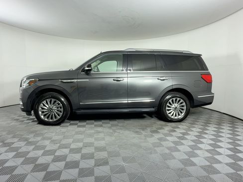 Used 2018 Lincoln Navigator Premiere image 2