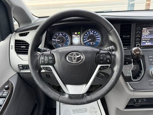 Used 2018 Toyota Sienna XLE w/ XLE Navigation Package AWD/4WD image 38