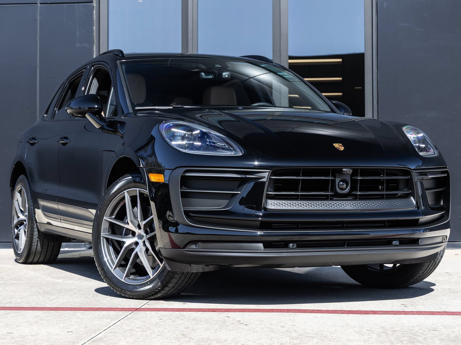 Certified 2026 Porsche Macan AWD/4WD image 6
