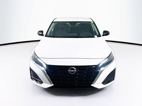 Used 2025 Nissan Altima 2.5 SV image 2