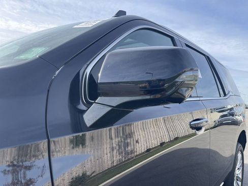 Used 2022 Cadillac Escalade Premium Luxury image 3