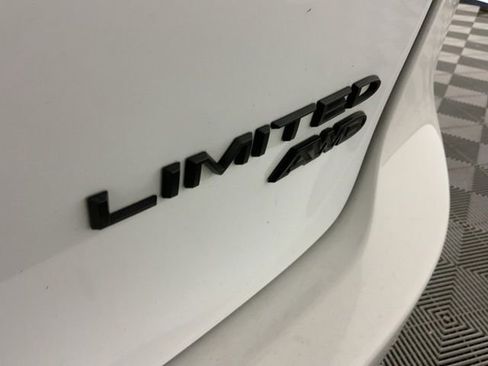 Used 2023 Chrysler Pacifica Limited w/ Uconnect Theater Family Group AWD/4WD image 13