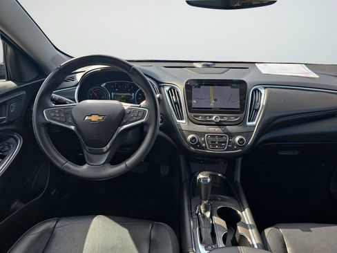Used 2018 Chevrolet Malibu Hybrid w/ Leather Package FWD image 9