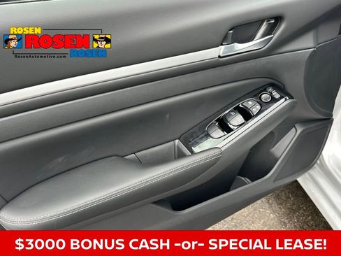 New 2025 Nissan Altima 2.5 SL image 10
