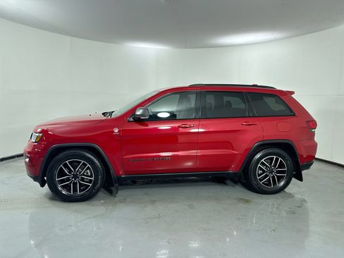 Used 2019 Jeep Grand Cherokee Trailhawk w/ Trailhawk Luxury Group AWD/4WD image 27