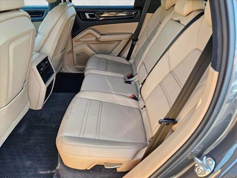 Used 2020 Porsche Cayenne image 19