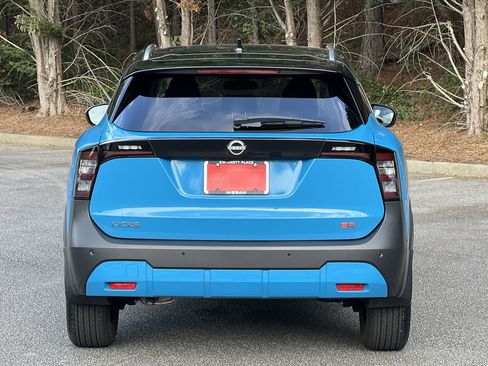 Certified 2025 Nissan Kicks SR FWD image 24