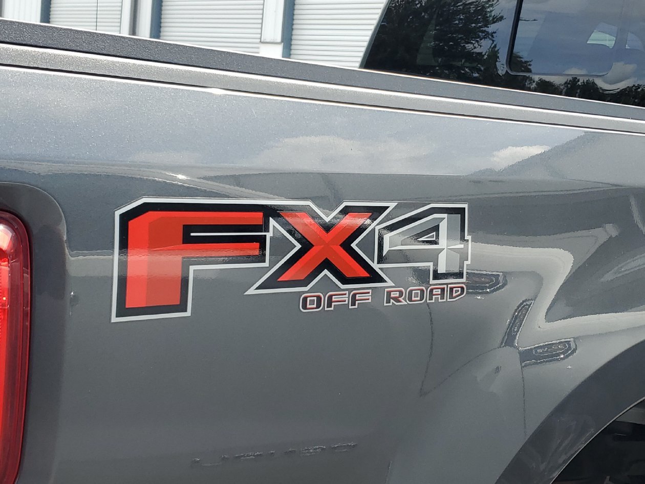 Used 2017 Ford F250 Lariat w/ Lariat Ultimate Package AWD/4WD image 8