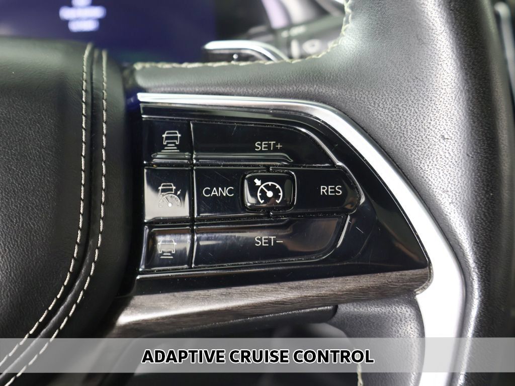 Used 2022 Jeep Grand Cherokee Overland w/ Luxury Tech Group IV AWD/4WD image 6