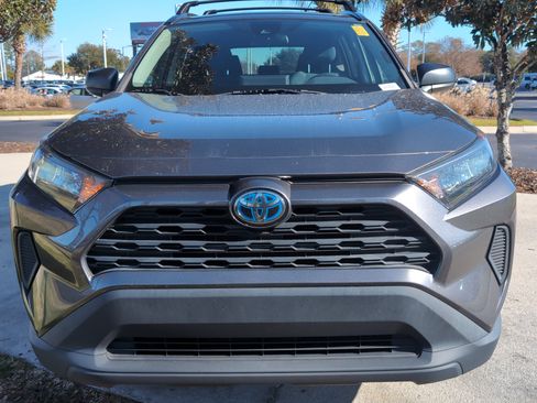 Used 2021 Toyota RAV4 LE image 3