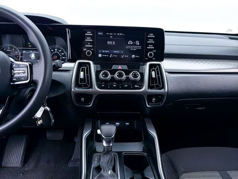 Used 2022 Kia Sorento LX image 5