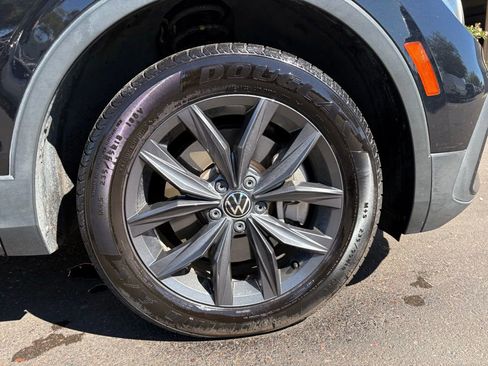 Used 2022 Volkswagen Tiguan SE image 6