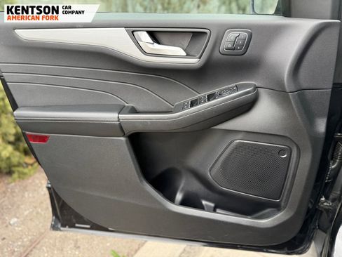 Used 2025 Ford Escape Platinum image 23