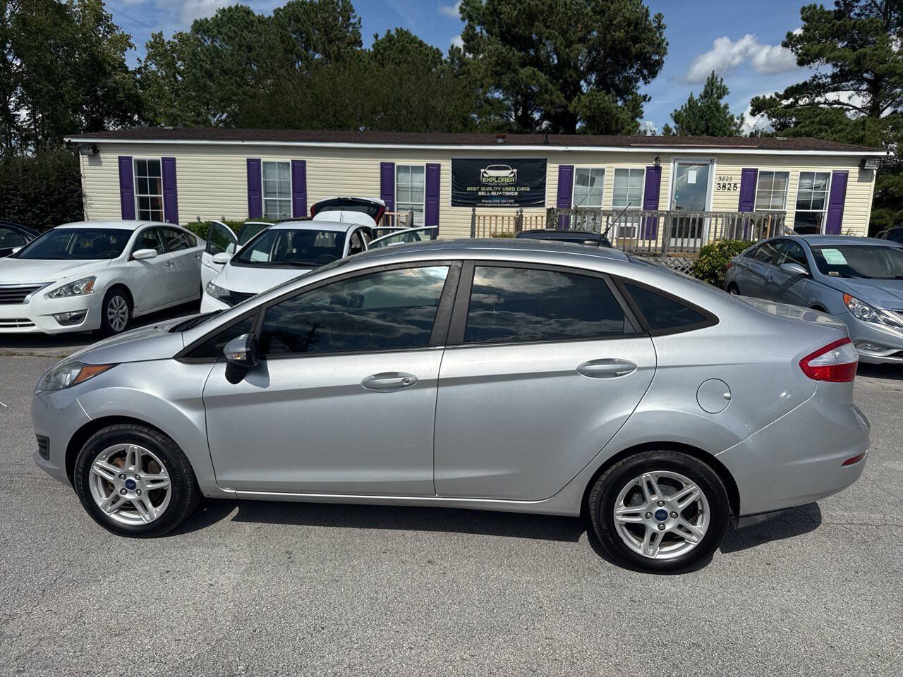 Used 2018 Ford Fiesta SE w/ Cold Weather Package FWD image 9