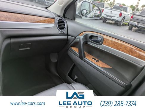 Used 2011 Buick Enclave CXL w/ Trailering Provision Package FWD image 16