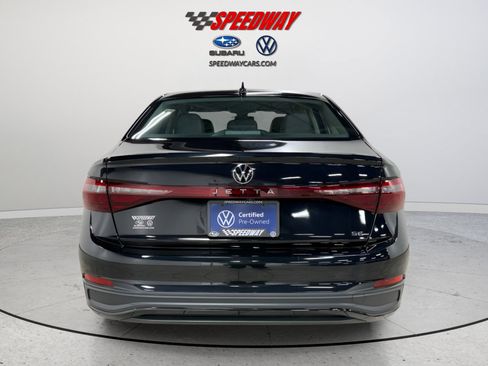 Certified 2025 Volkswagen Jetta SE image 6