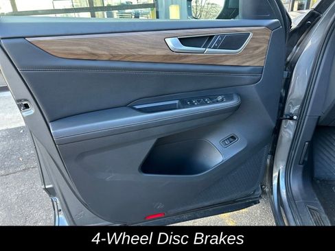 Used 2025 Volkswagen Atlas SE AWD/4WD image 11