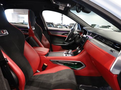 Used 2023 Jaguar F-PACE SVR image 41