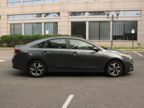 Used 2021 Kia Forte LXS FWD image 6