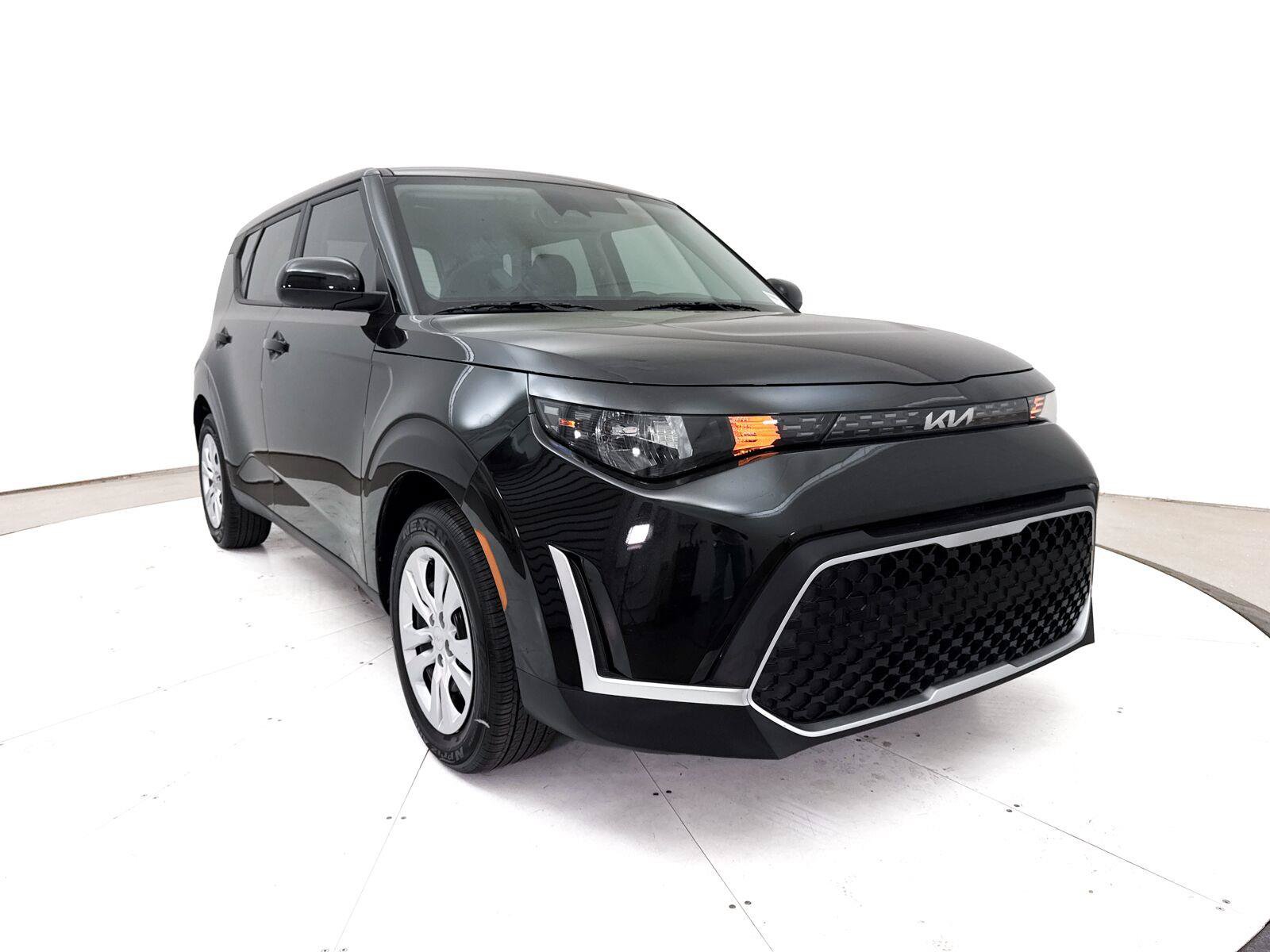 Used 2025 Kia Soul LX FWD image 10
