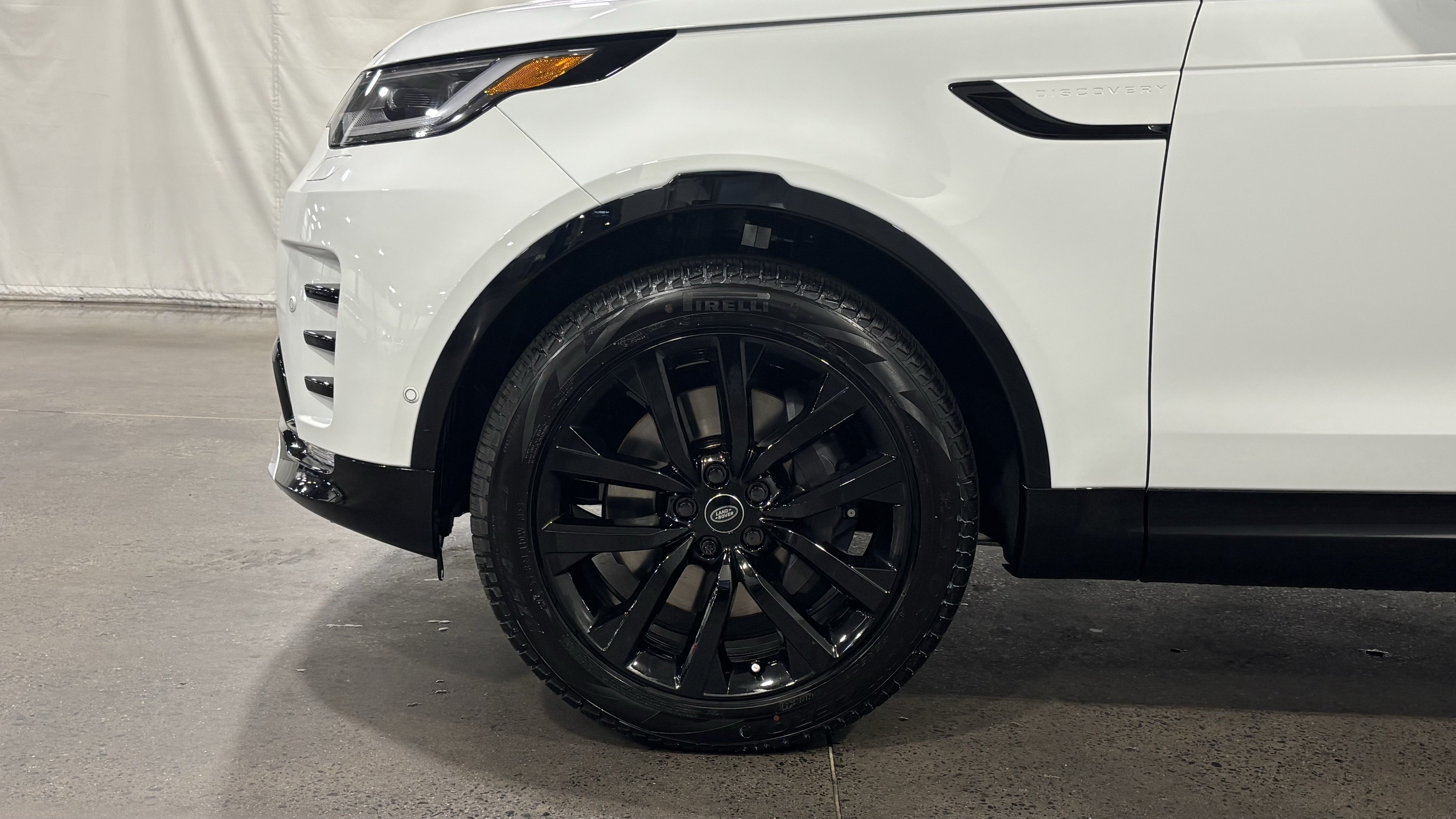 New 2026 Land Rover Discovery Limited Edition AWD/4WD image 10