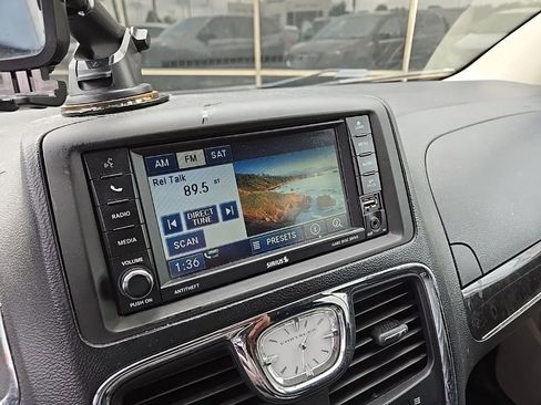 Used 2012 Chrysler Town & Country Touring FWD image 6
