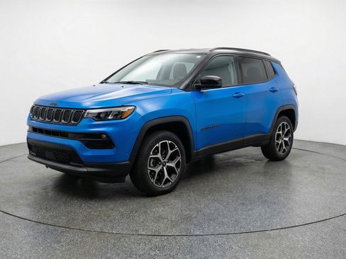 Used 2025 Jeep Compass Limited AWD/4WD image 3