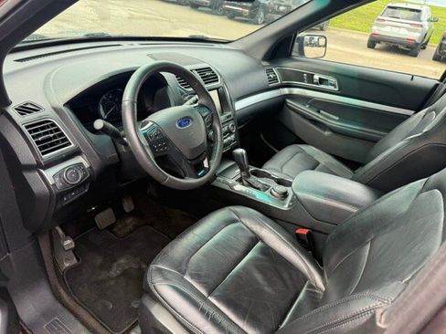 Used 2016 Ford Explorer XLT w/ Equipment Group 202A AWD/4WD image 5