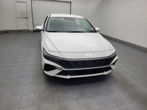 Used 2025 Hyundai Elantra SE FWD image 14