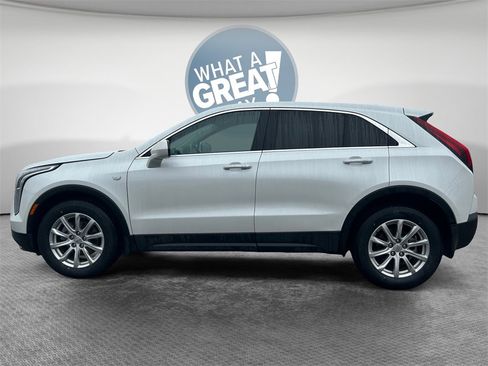 Used 2023 Cadillac XT4 Luxury w/ Cold Weather Package image 7