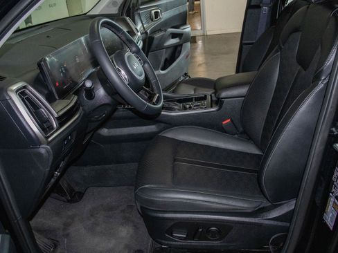 Used 2025 Kia Sorento EX image 8