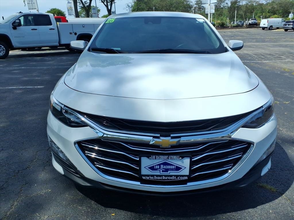 Used 2025 Chevrolet Malibu LT FWD image 2