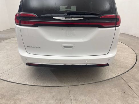 Used 2025 Chrysler Pacifica Select FWD image 21