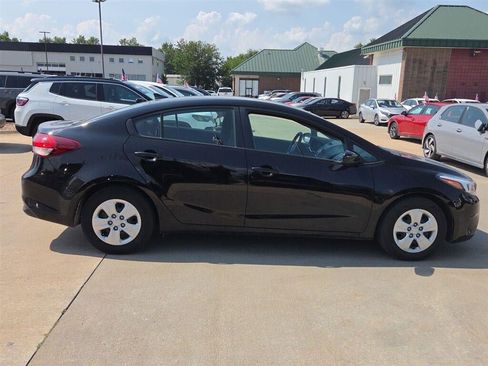 Used 2017 Kia Forte LX FWD image 10