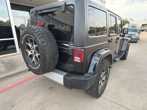 Used 2015 Jeep Wrangler Unlimited Sahara w/ Dual Top Group AWD/4WD image 8