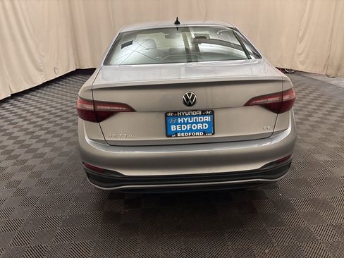 Used 2024 Volkswagen Jetta SE image 6