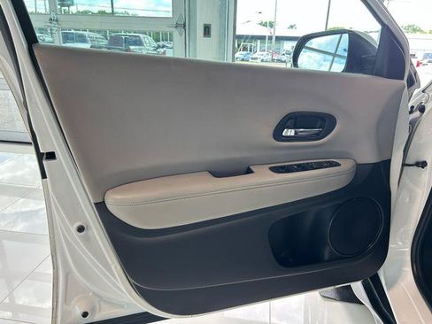 Used 2018 Honda HR-V LX image 13