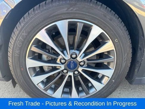 Used 2017 Ford C-MAX Energi Titanium FWD image 10