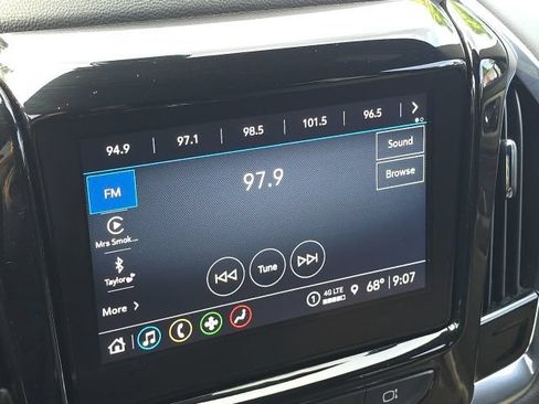 Used 2023 Chevrolet Traverse LT FWD image 31