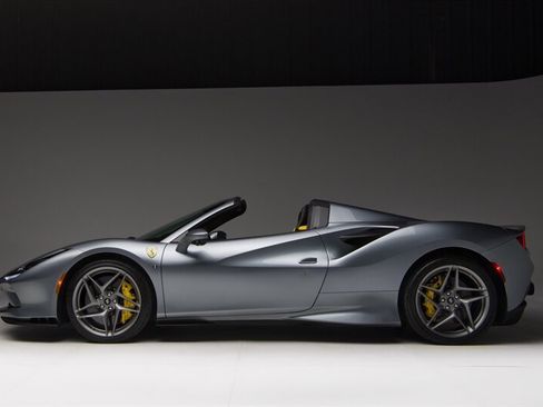 Used 2021 Ferrari F8 Tributo RWD image 5