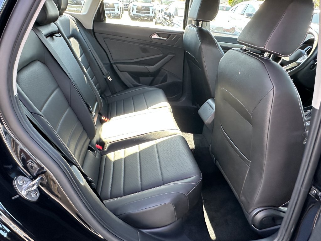 Used 2024 Volkswagen Jetta SE FWD image 17